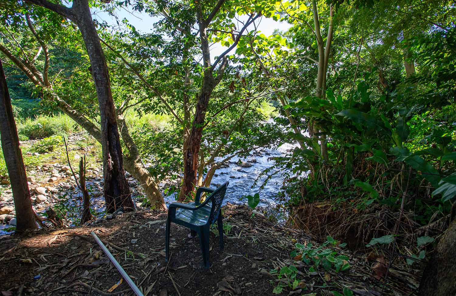 Fluss am Hibiscus Eco Village in Dominica