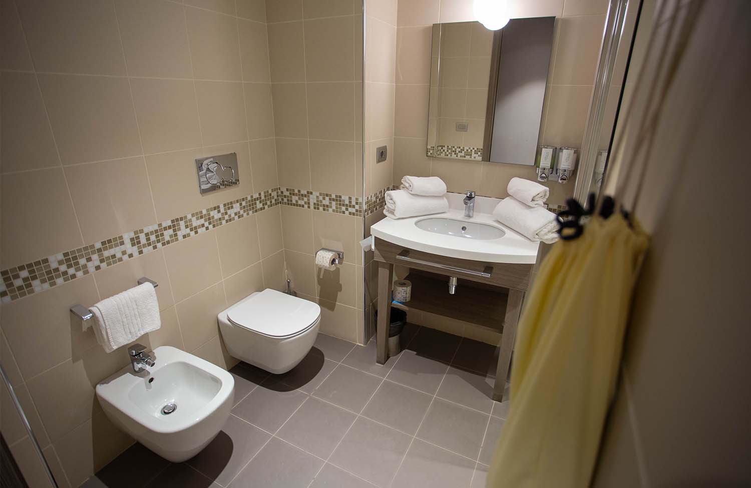 Hampton by Hilton Rome East Badezimmer mit Bidet