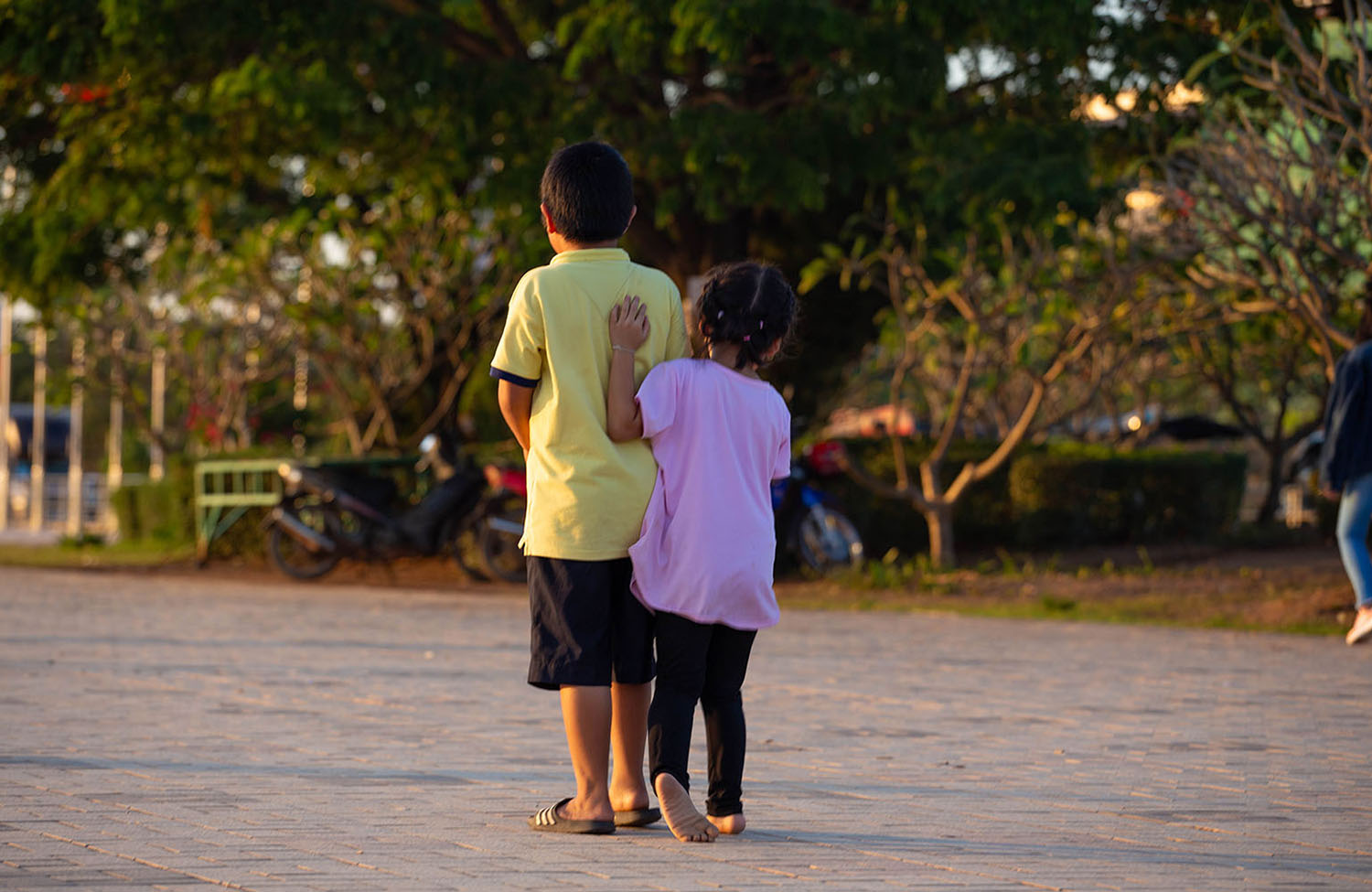 Geschwister in Vientiane