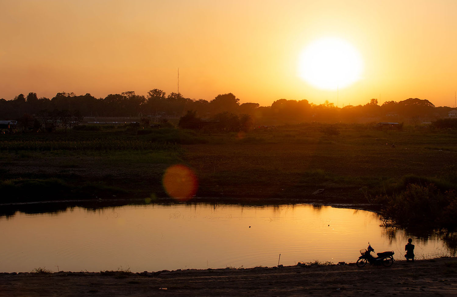 Genießt den Sonnenuntergang in Vientiane